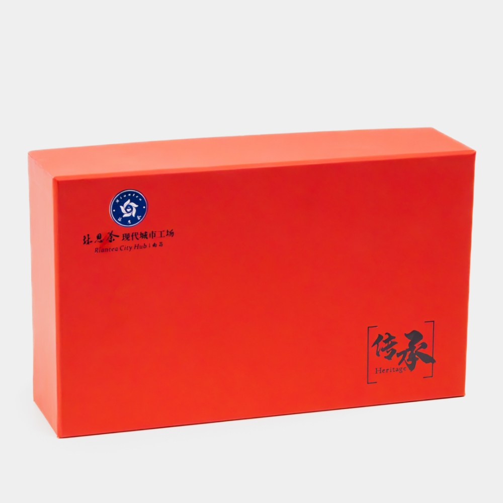 Riantea Heritage Selection — Подарочный набор с чугунным чайником и банкой премиального чая