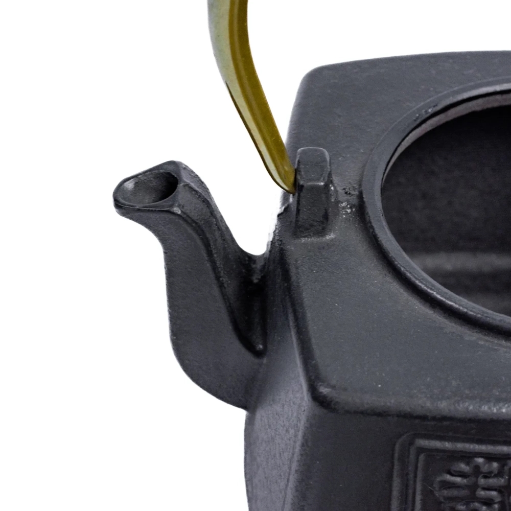 Чугунный чайник квадратный